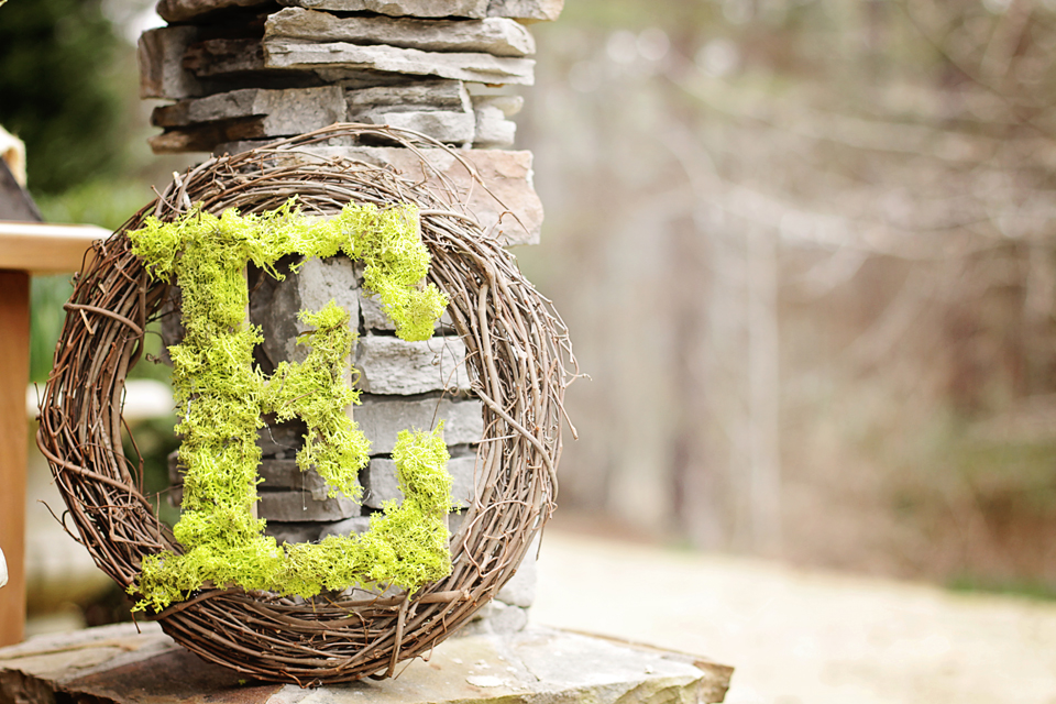 Easter Moss Letter And Wreath Craft - MommyDecorates.com