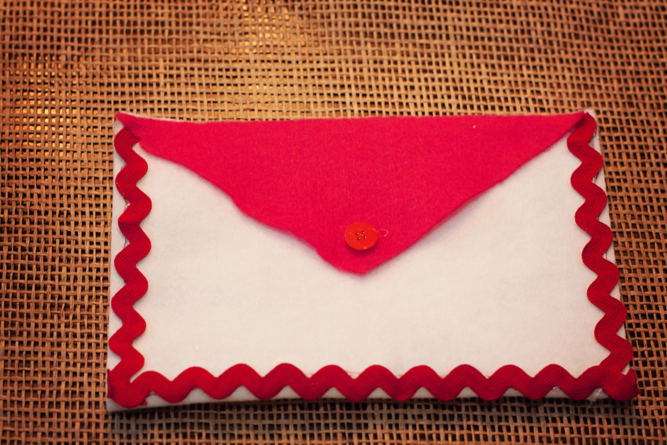 V party 82Last Minute Valentines Day Craft   Felt Envelope